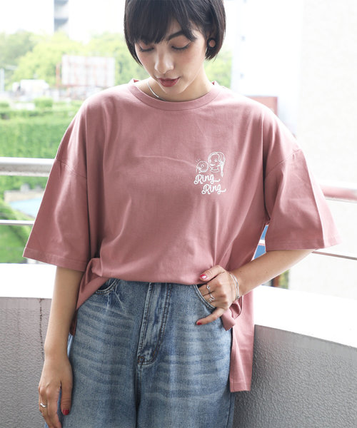 classicalelf（クラシカルエルフ）の「ドーナツ＆ガールのプリントTシャツ（半袖）（Tシャツ/カットソー・レディース・ブラック/ベージュ/オフホワイト/ピンク/モカ・MEDIUM/LARGE）」の5枚目の写真