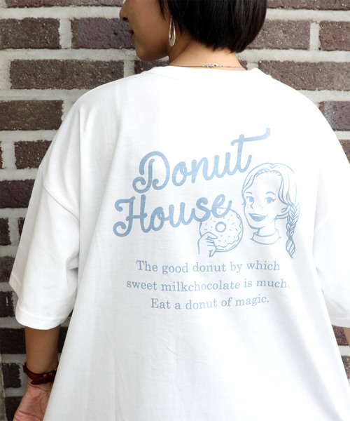 classicalelf（クラシカルエルフ）の「ドーナツ＆ガールのプリントTシャツ（半袖）（Tシャツ/カットソー・レディース・ブラック/ベージュ/オフホワイト/ピンク/モカ・MEDIUM/LARGE）」の20枚目の写真