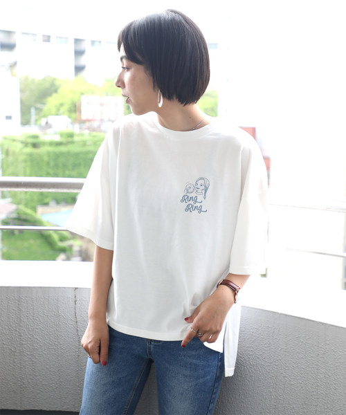classicalelf（クラシカルエルフ）の「ドーナツ＆ガールのプリントTシャツ（半袖）（Tシャツ/カットソー・レディース・ブラック/ベージュ/オフホワイト/ピンク/モカ・MEDIUM/LARGE）」の13枚目の写真