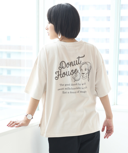 classicalelf（クラシカルエルフ）の「ドーナツ＆ガールのプリントTシャツ（半袖）（Tシャツ/カットソー・レディース・ブラック/ベージュ/オフホワイト/ピンク/モカ・MEDIUM/LARGE）」の15枚目の写真