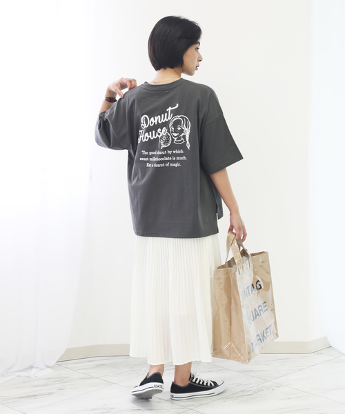 classicalelf（クラシカルエルフ）の「ドーナツ＆ガールのプリントTシャツ（半袖）（Tシャツ/カットソー・レディース・ブラック/ベージュ/オフホワイト/ピンク/モカ・MEDIUM/LARGE）」の14枚目の写真