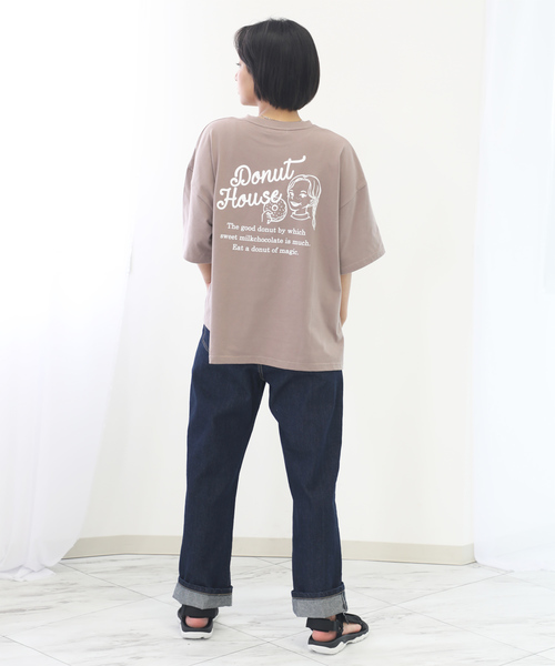 classicalelf（クラシカルエルフ）の「ドーナツ＆ガールのプリントTシャツ（半袖）（Tシャツ/カットソー・レディース・ブラック/ベージュ/オフホワイト/ピンク/モカ・MEDIUM/LARGE）」の10枚目の写真