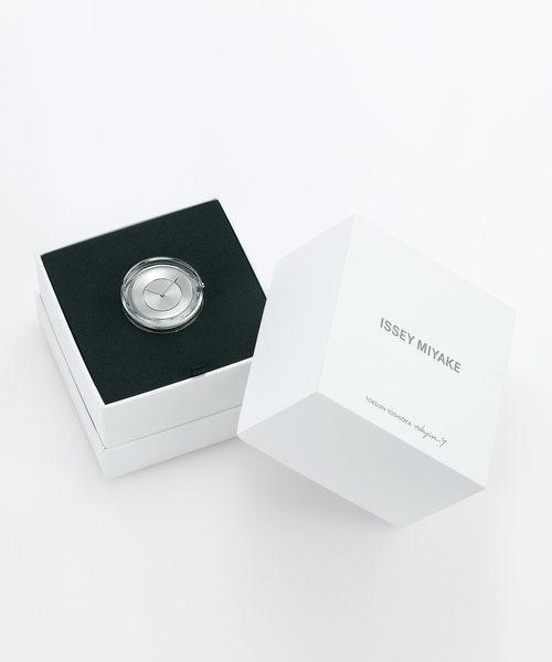 ISSEY MIYAKE(イッセイミヤケ)の「ISSEY MIYAKE WATCH / "Glass Watch by TOKUJIN YOSHIOKA" リストウォッチ(アナログ腕時計・メンズ・ブラック・FREE)」の2枚目の写真