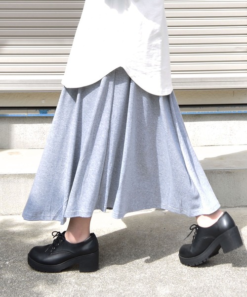 Coo+i（クーイ）の「ミモレ丈フレアスカート（スカート・レディース・チャコールグレー/ブラック/ネイビー/グレー/カーキ/ブルー/グリーン/マスタード/モカ/ワイン・FREE）」の3枚目の写真