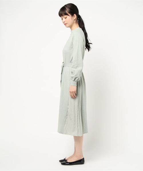 archives(アルシーヴ)の「ベルト付サイドプリーツニットワンピース(ワンピース・レディース・グレー/グリーン系その他/ピンクベージュ・MEDIUM)」の5枚目の写真
