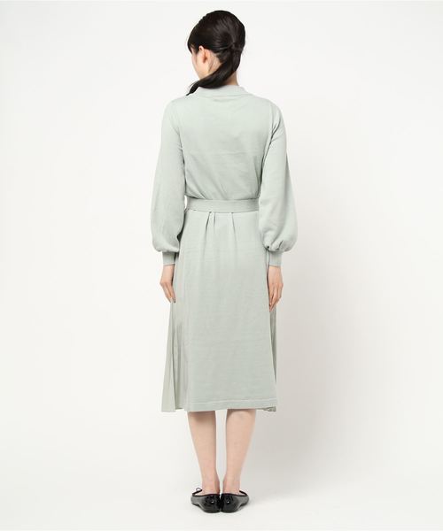 archives(アルシーヴ)の「ベルト付サイドプリーツニットワンピース(ワンピース・レディース・グレー/グリーン系その他/ピンクベージュ・MEDIUM)」の4枚目の写真