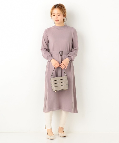 archives(アルシーヴ)の「ベルト付サイドプリーツニットワンピース(ワンピース・レディース・グレー/グリーン系その他/ピンクベージュ・MEDIUM)」の6枚目の写真