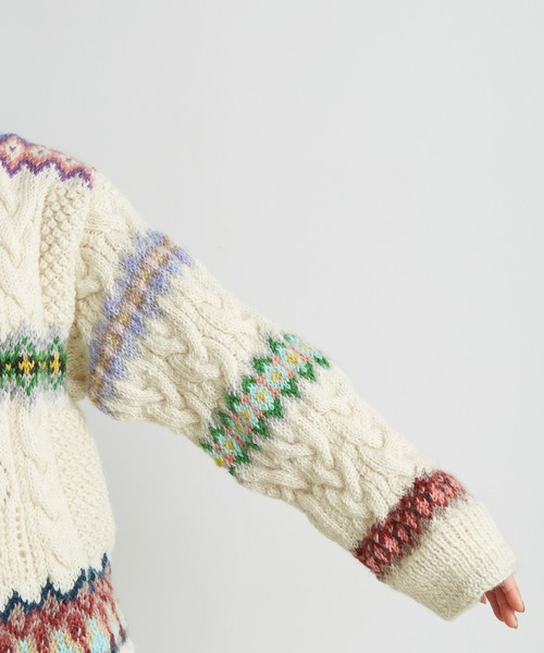 cardo fabrica（カルドファブリカ）の「ケーブル×編み込み柄ハンド