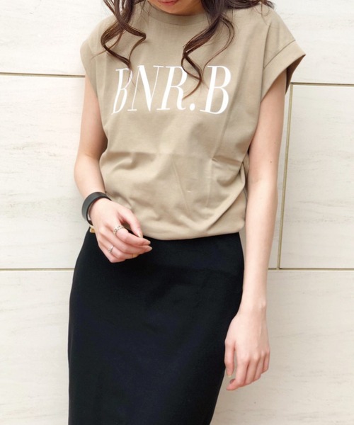 Banner Barrett（バナーバレット）の「【手洗い可】BNRロゴTシャツ（Tシャツ/カットソー・レディース・ホワイト/ブラック/ホワイト×グリーン/ホワイト×ブラウン/ホワイト×レッド/ベージュ・38）」の6枚目の写真