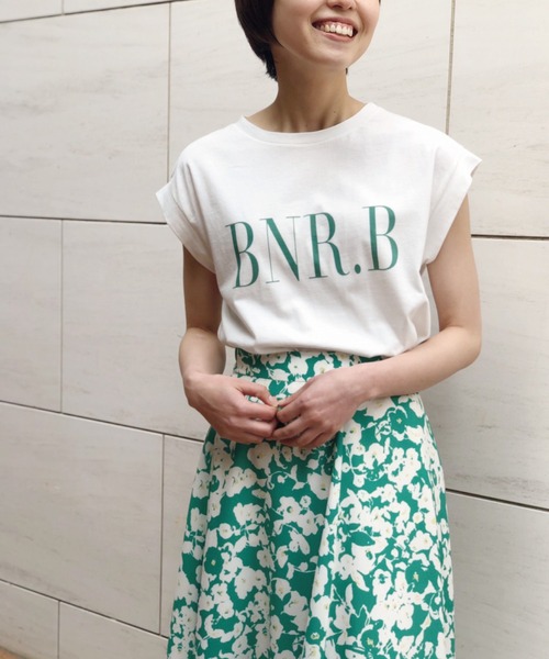 Banner Barrett（バナーバレット）の「【手洗い可】BNRロゴTシャツ（Tシャツ/カットソー・レディース・ホワイト/ブラック/ホワイト×グリーン/ホワイト×ブラウン/ホワイト×レッド/ベージュ・38）」の8枚目の写真