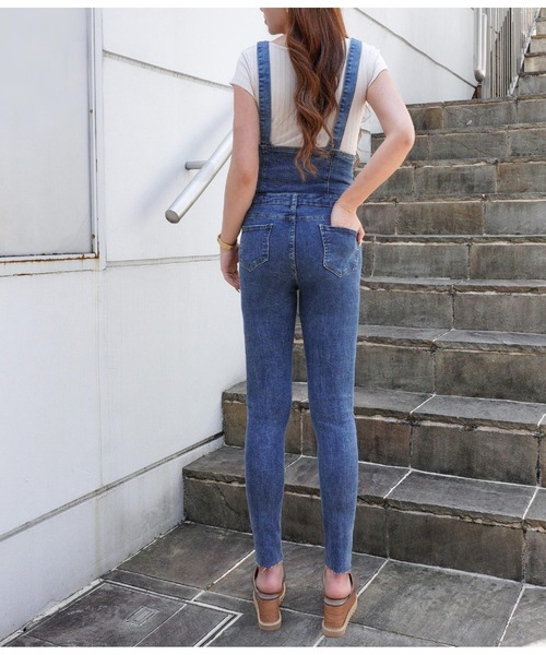 ANAP（アナップ）の「フロントボタンデニムスキニーサロペット（サロペット/オーバーオール・レディース・ブルー/ネイビー・M/S）」の4枚目の写真