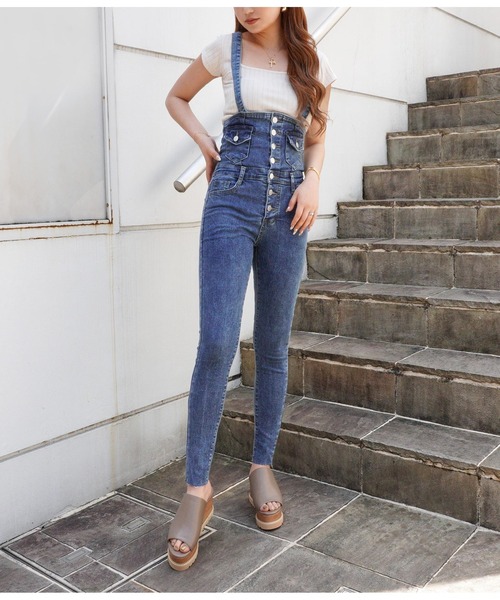 ANAP（アナップ）の「フロントボタンデニムスキニーサロペット（サロペット/オーバーオール・レディース・ブルー/ネイビー・M/S）」の15枚目の写真