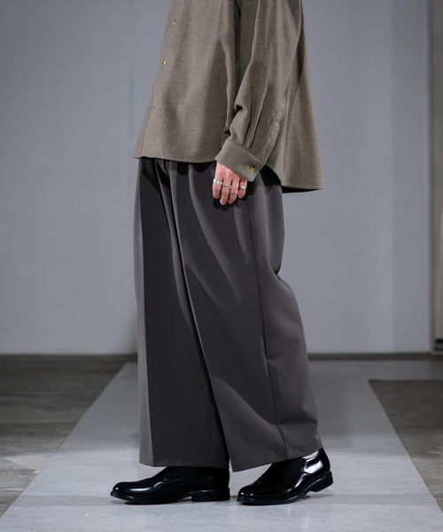 CASPER JOHN（キャスパージョン）の「Enamel Leather Side Gore Short Boots/エナメルレザーサイドゴアショートブーツ（ブーツ・メンズ・ブラック/アイボリー・LARGE/SMALL/MEDIUM）」の3枚目の写真