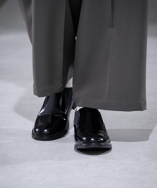 CASPER JOHN（キャスパージョン）の「Enamel Leather Side Gore Short Boots/エナメルレザーサイドゴアショートブーツ（ブーツ・メンズ・ブラック/アイボリー・LARGE/SMALL/MEDIUM）」の4枚目の写真