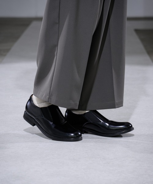 CASPER JOHN（キャスパージョン）の「Enamel Leather Side Gore Short Boots/エナメルレザーサイドゴアショートブーツ（ブーツ・メンズ・ブラック/アイボリー・LARGE/SMALL/MEDIUM）」の5枚目の写真