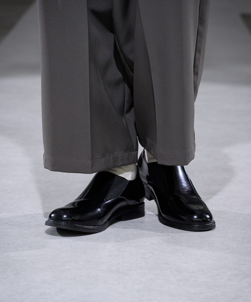 CASPER JOHN（キャスパージョン）の「Enamel Leather Side Gore Short Boots/エナメルレザーサイドゴアショートブーツ（ブーツ・メンズ・ブラック/アイボリー・LARGE/SMALL/MEDIUM）」の6枚目の写真