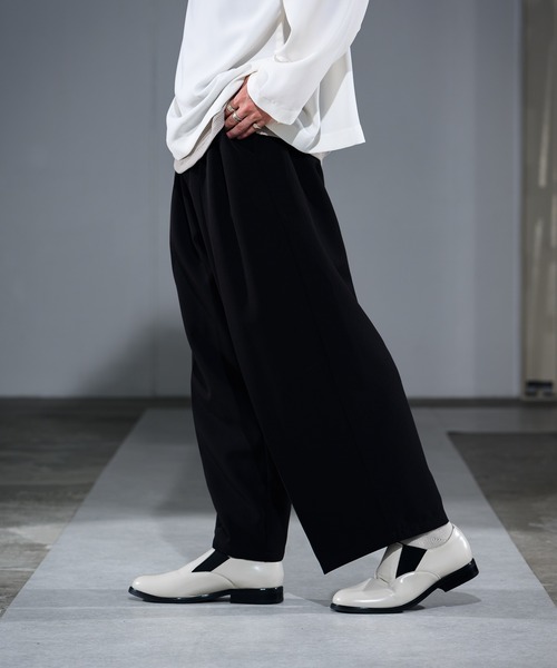 CASPER JOHN（キャスパージョン）の「Enamel Leather Side Gore Short Boots/エナメルレザーサイドゴアショートブーツ（ブーツ・メンズ・ブラック/アイボリー・LARGE/SMALL/MEDIUM）」の7枚目の写真