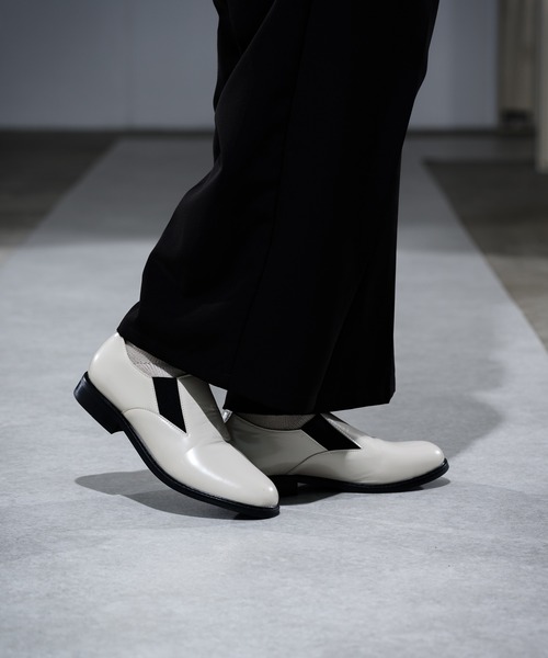 CASPER JOHN（キャスパージョン）の「Enamel Leather Side Gore Short Boots/エナメルレザーサイドゴアショートブーツ（ブーツ・メンズ・ブラック/アイボリー・LARGE/SMALL/MEDIUM）」の9枚目の写真