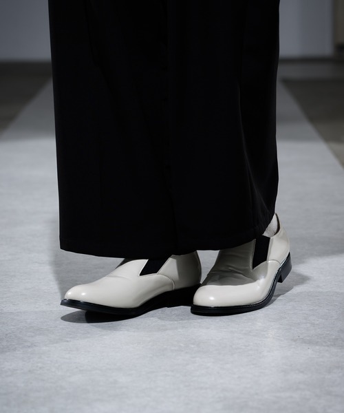 CASPER JOHN（キャスパージョン）の「Enamel Leather Side Gore Short Boots/エナメルレザーサイドゴアショートブーツ（ブーツ・メンズ・ブラック/アイボリー・LARGE/SMALL/MEDIUM）」の10枚目の写真