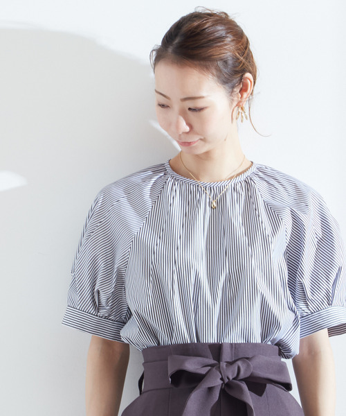 Tiara(ティアラ)の「タックボリュームスリーブブラウス(シャツ/ブラウス・レディース・ストライプ/チェック/ブラック・FREE)」の5枚目の写真
