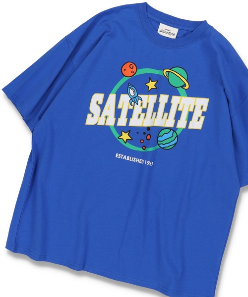 SPINNS(スピンズ)の「【ビッグサイズ】宇宙モチーフロゴTシャツ(Tシャツ/カットソー・メンズ・ホワイト/ブラック/ブルー・ONESIZE)」の3枚目の写真