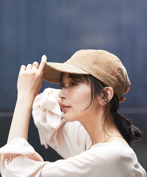 RIVE DROITE(リヴドロワ)の「大人カジュアルコーデにおすすめ コーデュロイキャップ(キャップ・レディース・グレー/キャメル・FREE)」の7枚目の写真