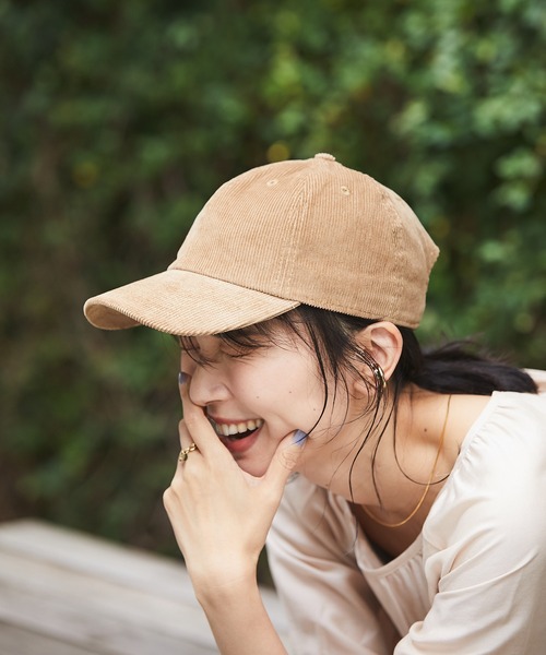 RIVE DROITE(リヴドロワ)の「大人カジュアルコーデにおすすめ コーデュロイキャップ(キャップ・レディース・グレー/キャメル・FREE)」の22枚目の写真