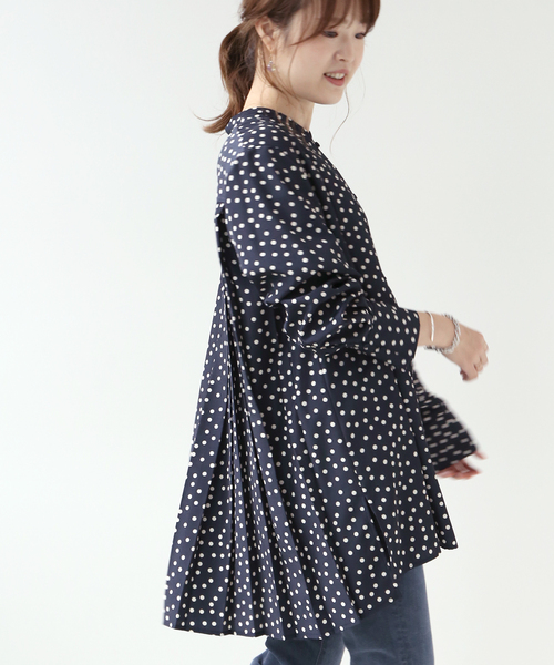 Simplicite（サンプリシテ）の「《追加》バックプリーツブラウス（Tシャツ/カットソー・レディース・ブラック/グレー/ネイビー/アイボリー/ホワイト・FREE）」の5枚目の写真