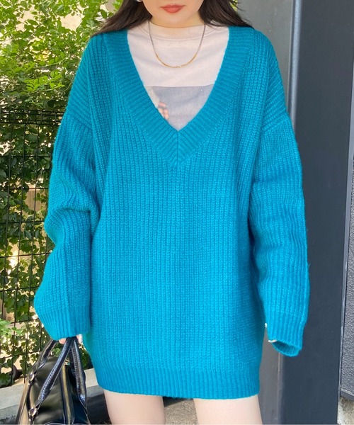 EPIMI E'PIMMY（エピミエピミー）の「《ユニセックス》Vネックオーバーニット（ニット/セーター・レディース・ブラック/ベージュ/オフホワイト/ターコイズブルー/コーラルピンク・MEDIUM）」の4枚目の写真