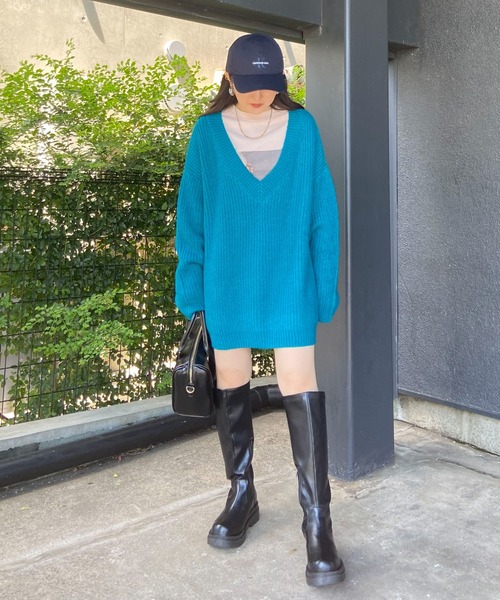 EPIMI E'PIMMY（エピミエピミー）の「《ユニセックス》Vネックオーバーニット（ニット/セーター・レディース・ブラック/ベージュ/オフホワイト/ターコイズブルー/コーラルピンク・MEDIUM）」の6枚目の写真