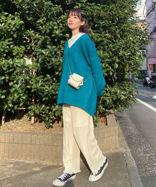 EPIMI E'PIMMY（エピミエピミー）の「《ユニセックス》Vネックオーバーニット（ニット/セーター・レディース・ブラック/ベージュ/オフホワイト/ターコイズブルー/コーラルピンク・MEDIUM）」の15枚目の写真