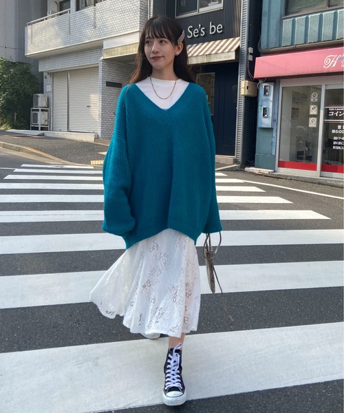 EPIMI E'PIMMY（エピミエピミー）の「《ユニセックス》Vネックオーバーニット（ニット/セーター・レディース・ブラック/ベージュ/オフホワイト/ターコイズブルー/コーラルピンク・MEDIUM）」の11枚目の写真