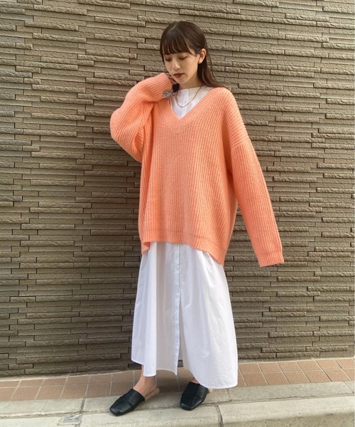 EPIMI E'PIMMY（エピミエピミー）の「《ユニセックス》Vネックオーバーニット（ニット/セーター・レディース・ブラック/ベージュ/オフホワイト/ターコイズブルー/コーラルピンク・MEDIUM）」の7枚目の写真