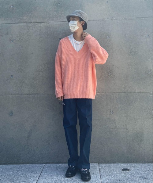 EPIMI E'PIMMY（エピミエピミー）の「《ユニセックス》Vネックオーバーニット（ニット/セーター・レディース・ブラック/ベージュ/オフホワイト/ターコイズブルー/コーラルピンク・MEDIUM）」の12枚目の写真