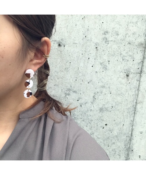 tone(トーン)の「【marihori】ポリマークレイ 3連ダルメシアン(MA)(ピアス(両耳用)・レディース・ホワイト/ブラウン・FREE)」の2枚目の写真
