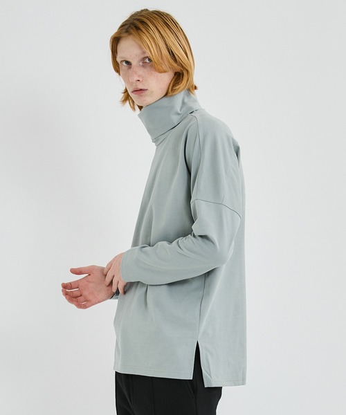 ATTACHMENT(アタッチメント)の「STUDIOUS別注 モクロディスウェードタートルカットソー/EX.mokurodhi suede turtle cutsew(Tシャツ/カットソー・メンズ・ライトグレー/ブラック/オフホワイト/カーキ・1/2)」の1枚目の写真