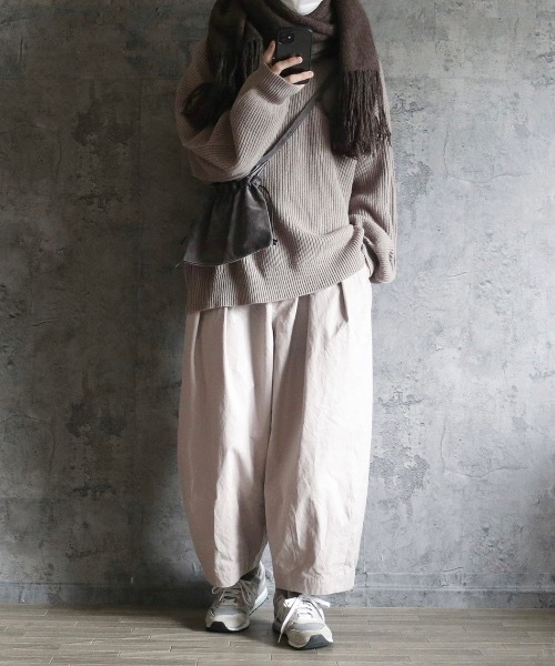 CLEL(クレイル)の「【CLEL】Balloon Sleeve Crew Neck Knit / バルーン袖クルーネックニット(ニット/セーター・メンズ・ダークグレー/グレイッシュベージュ/ライトグレー/アイボリー/ダークグリーン・S/M/L)」の13枚目の写真