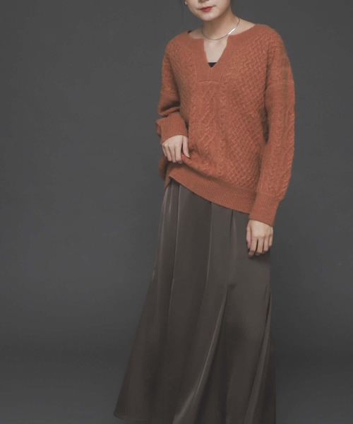 SENSE OF PLACE by URBAN RESEARCH（センスオブプレイスバイアーバンリサーチ）の「ストレッチアルパカキーネックケーブルセーター（ニット/セーター・レディース・ブラウン/ピンクベージュ/アイボリー・ONE）」の3枚目の写真