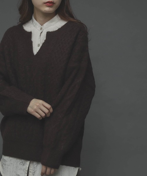 SENSE OF PLACE by URBAN RESEARCH（センスオブプレイスバイアーバンリサーチ）の「ストレッチアルパカキーネックケーブルセーター（ニット/セーター・レディース・ブラウン/ピンクベージュ/アイボリー・ONE）」の2枚目の写真