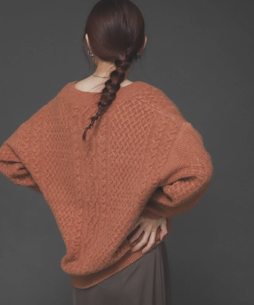 SENSE OF PLACE by URBAN RESEARCH（センスオブプレイスバイアーバンリサーチ）の「ストレッチアルパカキーネックケーブルセーター（ニット/セーター・レディース・ブラウン/ピンクベージュ/アイボリー・ONE）」の6枚目の写真