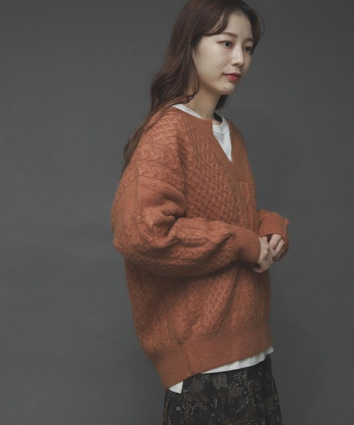 SENSE OF PLACE by URBAN RESEARCH（センスオブプレイスバイアーバンリサーチ）の「ストレッチアルパカキーネックケーブルセーター（ニット/セーター・レディース・ブラウン/ピンクベージュ/アイボリー・ONE）」の11枚目の写真