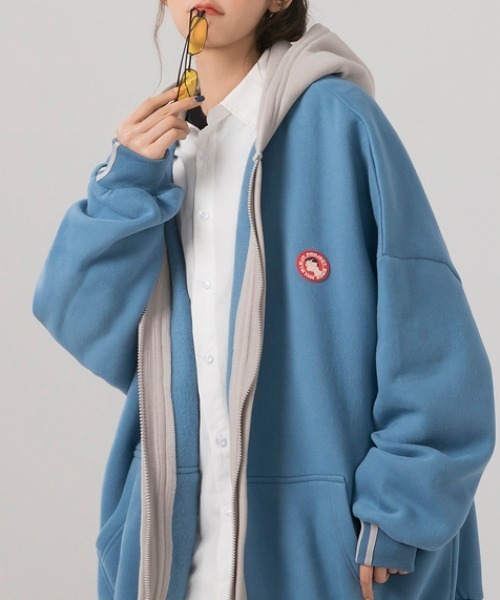 sevens(セブンズ)の「【sevens】フェイクレイヤードオーバーサイズパーカー(パーカー・レディース・ライトブルー/ダークブルー・FREE)」の5枚目の写真