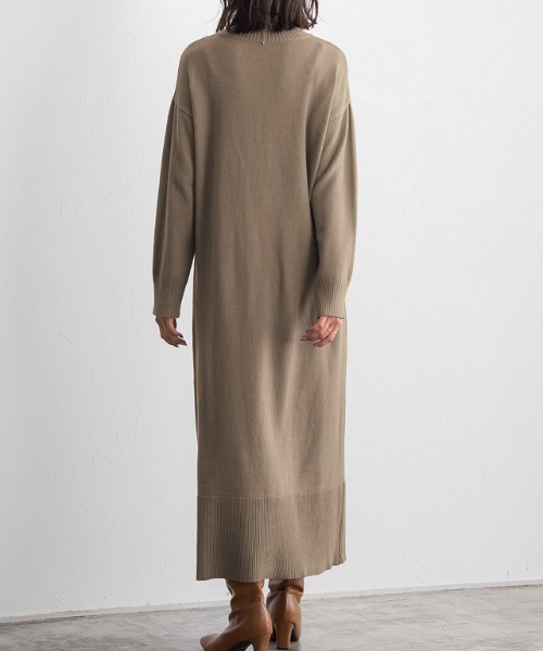 Pierrot(ピエロ)の「もっちりカシミヤタッチハイネックロングニットワンピース(ワンピース・レディース・ブラック/ブルー/グリーン/モカ/グレイッシュベージュ/ブルー系その他/チャコール/ライトグレー/ダークブラウン/グレー系その他2・LL/M/L/PM)」の11枚目の写真