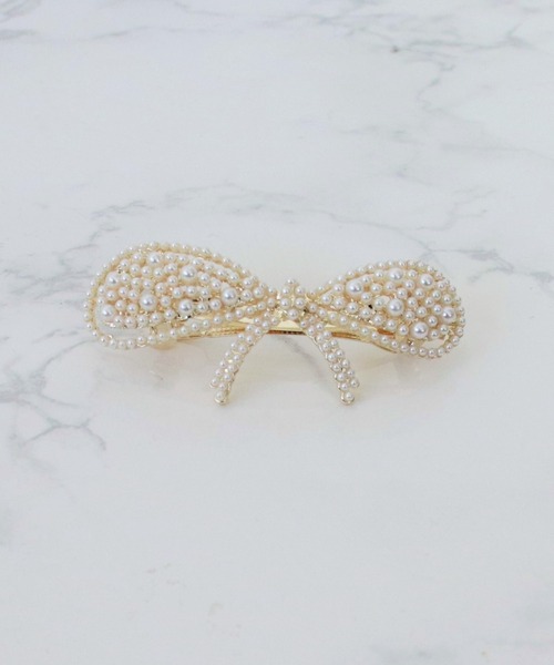 Three Four Time（ｽﾘｰﾌｫｰﾀｲﾑ）の「パールリボンローマピン【結婚式/パーティ/フォーマル/デイリー】（バレッタ/ヘアクリップ・レディース・ゴールド・FREE）」の4枚目の写真