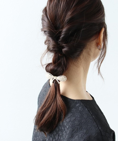 Three Four Time（ｽﾘｰﾌｫｰﾀｲﾑ）の「パールリボンローマピン【結婚式/パーティ/フォーマル/デイリー】（バレッタ/ヘアクリップ・レディース・ゴールド・FREE）」の6枚目の写真