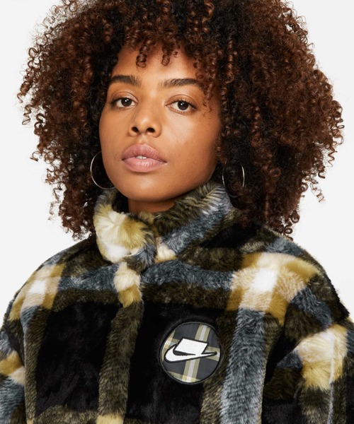 男女兼用 ナイキ FAUX FURジャケット フェイクファーブルゾン アウター NIKE（ナイキ）の「ナイキ スポーツウェア ウィメンズ フェイク