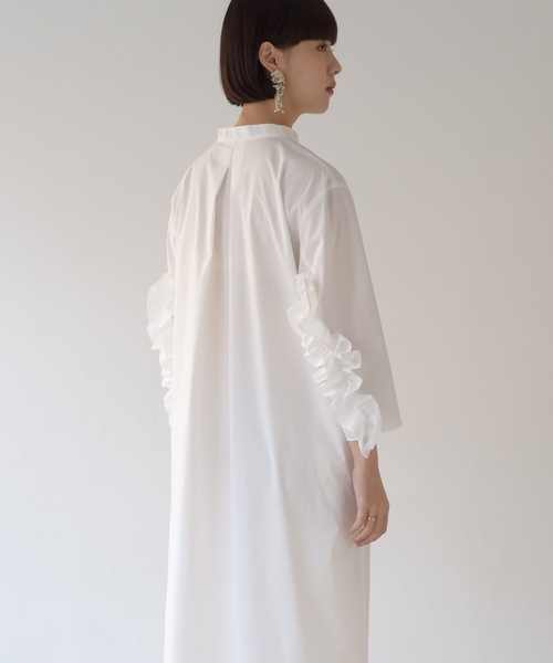 La SRIC(ラスリック)の「La SRIC / 袖バックフリルOP(シャツワンピース・レディース・オフホワイト/ネイビー・38)」の6枚目の写真
