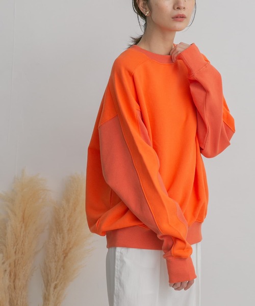 KBF(ケイビーエフ)の「バイカラースウェット(スウェット・レディース・オフホワイト/オレンジ/ブルー・ONE)」の3枚目の写真