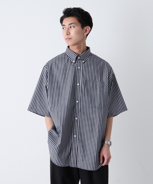 COLONY 2139(コロニートゥーワンスリーナイン)の「ジャガードストライプボタンダウン半袖シャツ(シャツ/ブラウス・メンズ・ホワイト/ネイビー/ブルー・MEDIUM/LARGE)」の2枚目の写真