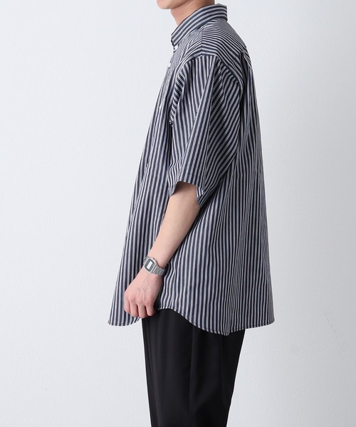 COLONY 2139(コロニートゥーワンスリーナイン)の「ジャガードストライプボタンダウン半袖シャツ(シャツ/ブラウス・メンズ・ホワイト/ネイビー/ブルー・MEDIUM/LARGE)」の8枚目の写真